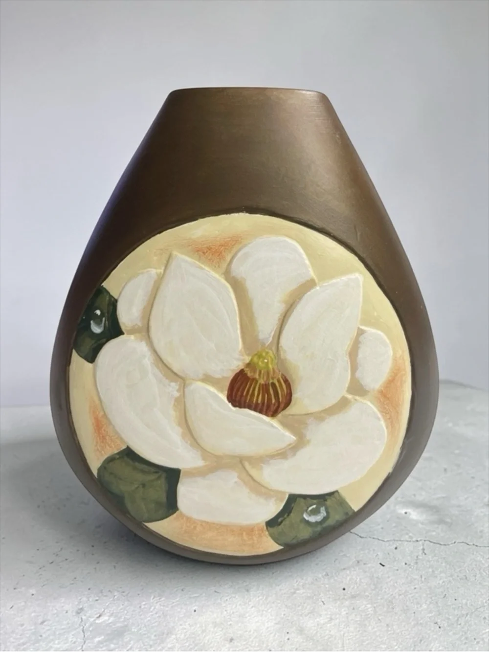 Signed Georgia Artist Hand-Carved Magnolia Pear-Shaped Pottery Vase 9
